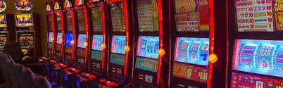Gambar layar aplikasi yy123 dengan tampilan sportsbook dan live casino
